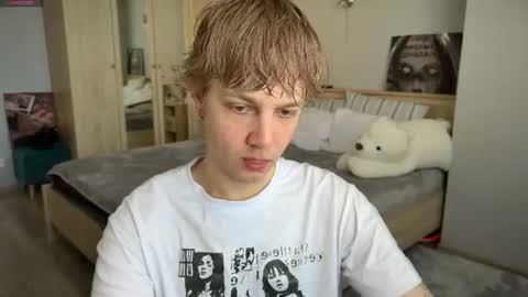 Snapshot of olivertasty chatting on July 2, 2026, 1:28 pm oliver online show from July 2, 2026, 1:28 pm