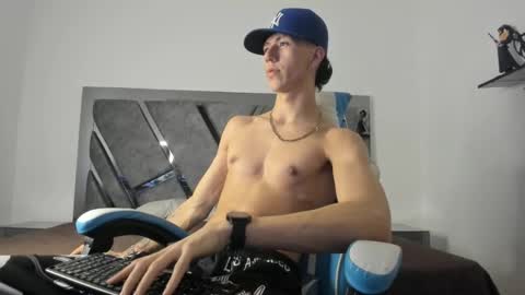oliverthompson_01 online show from January 3, 2025, 7:06 am