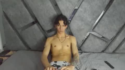 oliverthompson_01 online show from October 7, 2025, 7:05 am