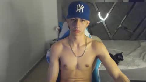 oliverthompson_01 online show from October 10, 2025, 7:51 am