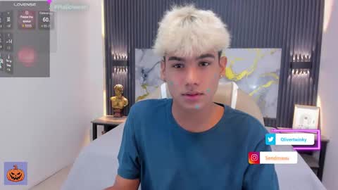 Oliver online show from October 4, 2025, 2:37 pm