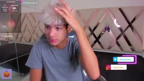 Oliver online show from October 9, 2025, 3:21 pm