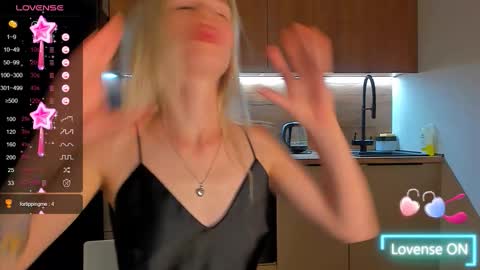 Snapshot of olivia_bells chatting on September 8, 2025, 10:20 pm Olivia 3 online show from September 8, 2025, 10:20 pm