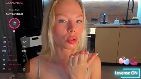 Snapshot of olivia_bells chatting on September 25, 2025, 9:18 pm Olivia 3 online show from September 25, 2025, 9:18 pm