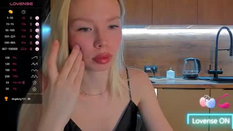 Olivia 3 online show from April 16, 2026, 9:37 pm