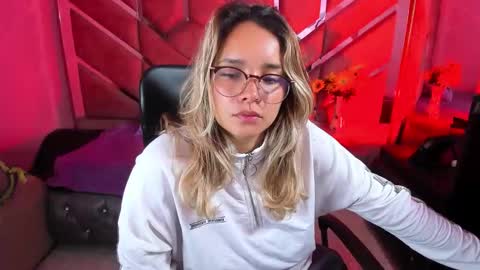  OLIVIA  online show from September 16, 2025, 3:18 am