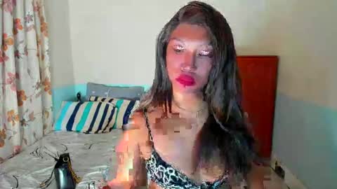 OLIVIA online show from February 10, 2025, 1:01 pm