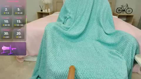 Snapshot of olivia_k_ chatting on September 29, 2025, 12:16 am Olivia Hi guys Follow me online show from September 29, 2025, 12:16 am