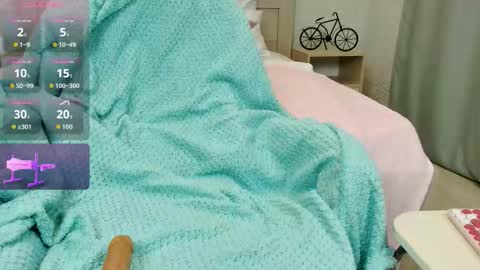 Snapshot of olivia_k_ chatting on October 6, 2025, 12:19 am Olivia Hi guys Follow me online show from October 6, 2025, 12:19 am