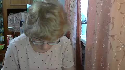 Snapshot of olivia_mia25 chatting on April 1, 2026, 6:14 am Olivia Mia online show from April 1, 2026, 6:14 am