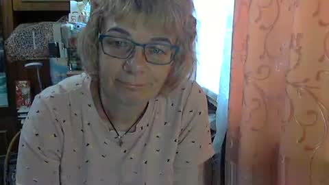 Snapshot of olivia_mia25 chatting on May 13, 2026, 5:49 am Olivia Mia online show from May 13, 2026, 5:49 am