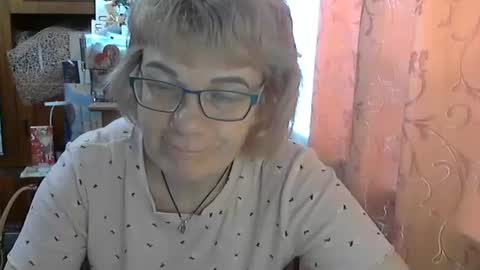 Snapshot of olivia_mia25 chatting on May 18, 2026, 5:57 am Olivia Mia online show from May 18, 2026, 5:57 am