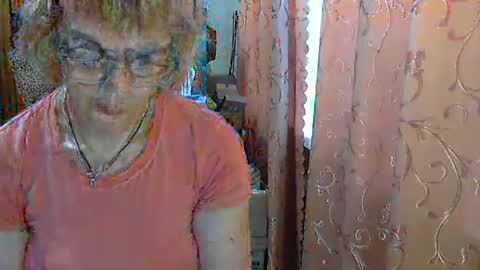 Snapshot of olivia_mia25 chatting on May 19, 2026, 5:47 am Olivia Mia online show from May 19, 2026, 5:47 am