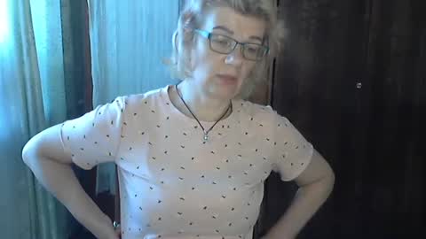 Snapshot of olivia_mia25 chatting on July 2, 2026, 8:20 am Olivia Mia online show from July 2, 2026, 8:20 am