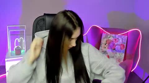 olivia_norton_ online show from October 7, 2025, 12:13 pm