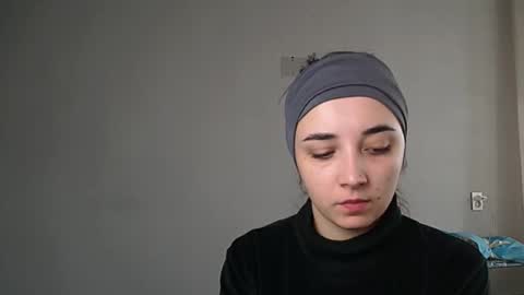 Olivia online show from November 25, 2025, 11:21 am