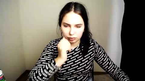 Snapshot of olivia_red_ chatting on November 17, 2025, 11:05 am Olivia online show from November 17, 2025, 11:05 am