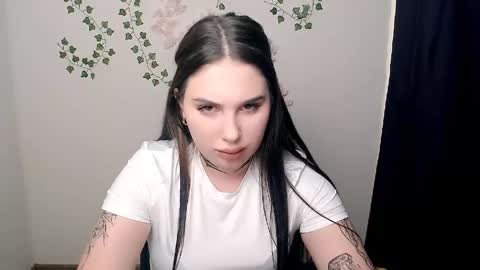 Snapshot of olivia_red_ chatting on June 3, 2026, 8:03 pm Olivia online show from June 3, 2026, 8:03 pm