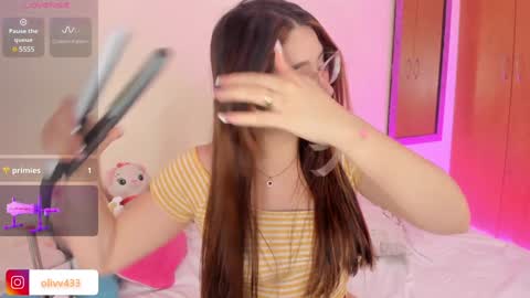 olivia_s19 online show from December 2, 2024, 4:09 am