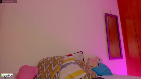 olivia_s19 online show from March 8, 2025, 4:45 am