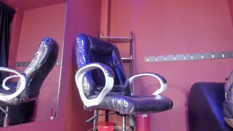   online show from December 22, 2024, 1:00 pm