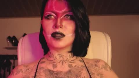   online show from November 6, 2025, 1:34 pm