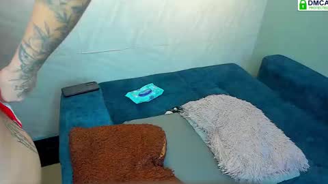 Snapshot of olivia_sex18 chatting on October 6, 2025, 10:40 pm SEXY KATY 18 PAMELA 19 HARRY 21 online show from October 6, 2025, 10:40 pm