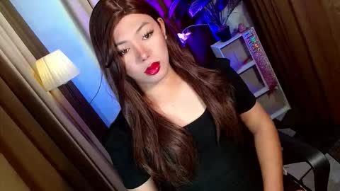 Miss OLIVIA online show from November 14, 2025, 4:38 pm