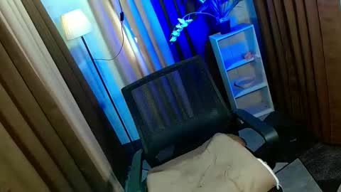 Miss OLIVIA online show from December 21, 2025, 6:31 am