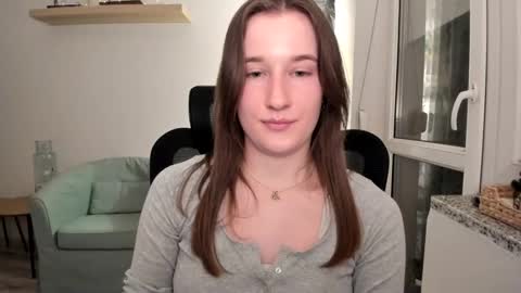 Snapshot of oliviaaa2003 chatting on March 10, 2025, 10:24 pm Oliwiaa2004 online show from March 10, 2025, 10:24 pm