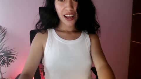 oliviaaa__ online show from May 25, 2026, 4:35 pm