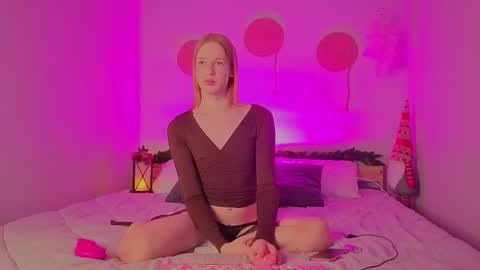 oliviaapink online show from December 5, 2025, 5:20 pm