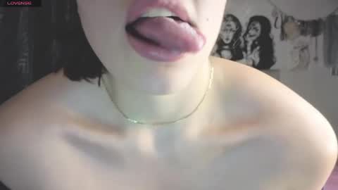 oliviabluee10 online show from May 20, 2026, 1:01 am