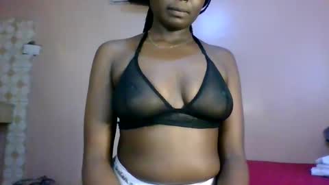 oliviah_1 online show from October 22, 2025, 7:08 am