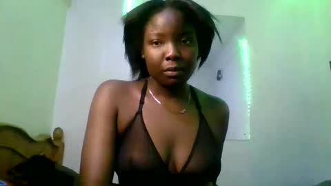 oliviah_1 online show from October 26, 2025, 8:42 am
