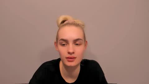 oliviaBeauty online show from February 22, 2026, 7:01 pm