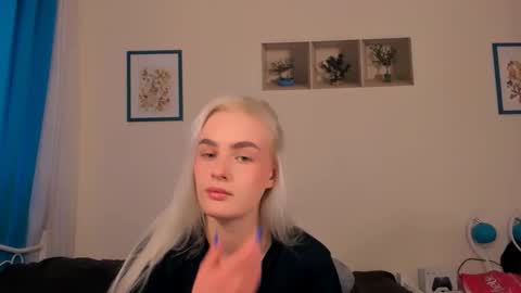 oliviaBeauty online show from April 26, 2026, 1:42 pm