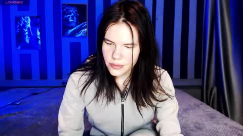 oliviakanta online show from September 20, 2025, 12:39 pm
