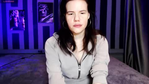 oliviakanta online show from September 21, 2025, 4:58 am