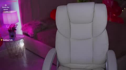 Snapshot of oliviamoore_ chatting on February 15, 2026, 2:03 pm Olivia online show from February 15, 2026, 2:03 pm