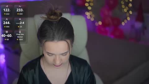 Snapshot of oliviamoore_ chatting on February 17, 2026, 6:43 am Olivia online show from February 17, 2026, 6:43 am