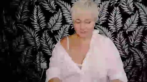 Snapshot of oliviaoskar_ chatting on December 6, 2024, 2:49 pm Kelly online show from December 6, 2024, 2:49 pm
