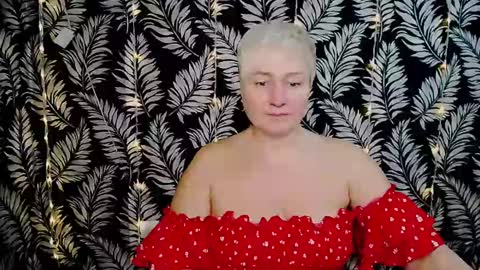 Snapshot of oliviaoskar_ chatting on December 24, 2024, 12:33 pm Kelly online show from December 24, 2024, 12:33 pm