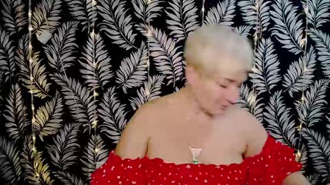 Snapshot of oliviaoskar_ chatting on January 3, 2025, 12:19 pm Kelly online show from January 3, 2025, 12:19 pm