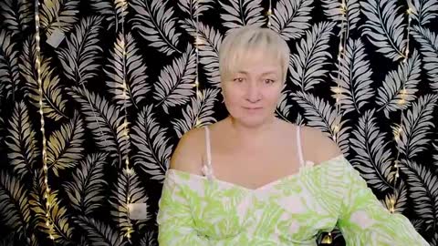 Snapshot of oliviaoskar_ chatting on January 4, 2025, 12:16 pm Kelly online show from January 4, 2025, 12:16 pm