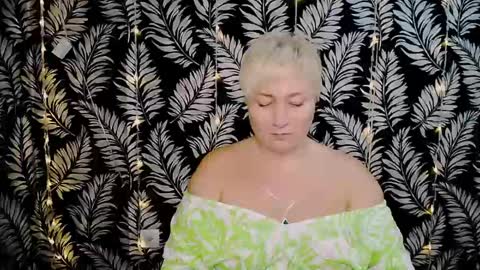 Snapshot of oliviaoskar_ chatting on January 7, 2025, 12:31 pm Kelly online show from January 7, 2025, 12:31 pm