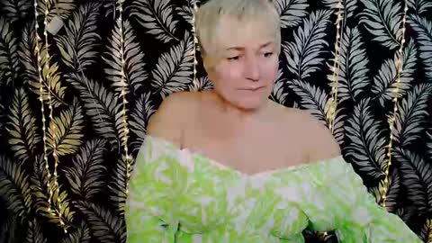 Snapshot of oliviaoskar_ chatting on February 3, 2025, 2:55 pm Kelly online show from February 3, 2025, 2:55 pm