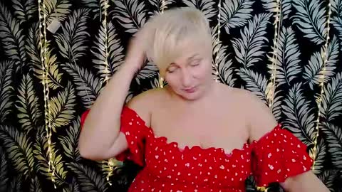 Snapshot of oliviaoskar_ chatting on February 8, 2025, 6:12 pm Kelly online show from February 8, 2025, 6:12 pm