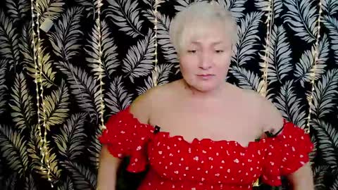 Snapshot of oliviaoskar_ chatting on February 10, 2025, 12:29 pm Kelly online show from February 10, 2025, 12:29 pm