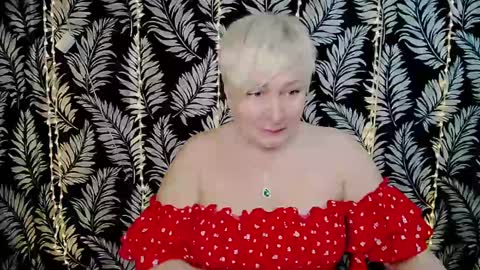 Snapshot of oliviaoskar_ chatting on February 13, 2025, 12:11 pm Kelly online show from February 13, 2025, 12:11 pm